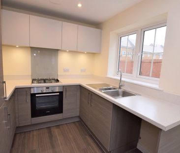 3 bedroom semi-detached house to rent - Photo 4