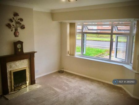 2 bedroom maisonette to rent - Photo 2