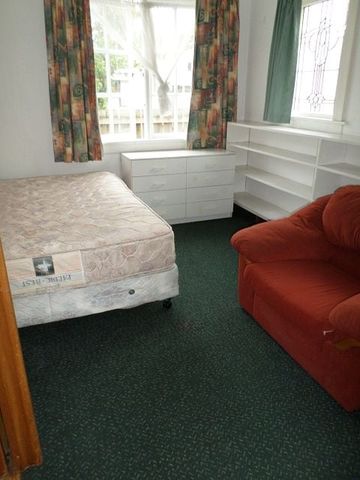 5 bedroom student flat available for the next year - Photo 3