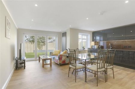 4 bedroom semi-detached house to rent - Photo 4