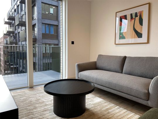 2 Monarch Square, London, SW11 - Photo 1