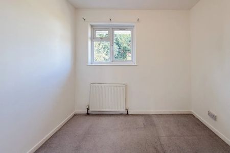 3 bed terraced house to rent in 102, Foliejohn Way, Maidenhead, Berkshire, SL6 3XZ - Photo 3
