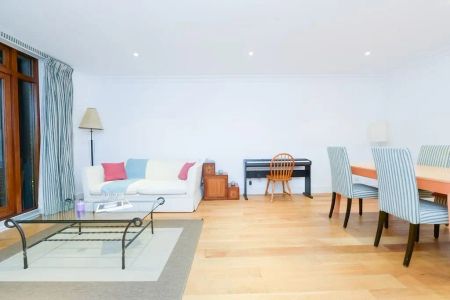 2 bedroom flat in Star Place - Photo 4