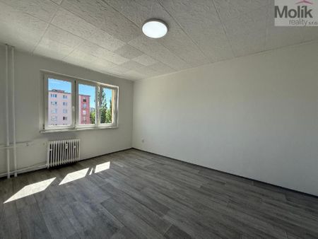 Pronájem bytu 2+1 55 m2 - Fotografie 5