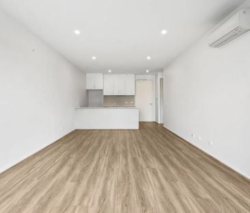 Stunning Top-Floor Corner Apartment in the Heart of Braddon - Photo 3