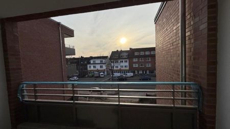 Neubau: Süd-Loggia: 2,5-Zimmer, Dielenboden, Einbauküche, großer HWR, Garage, Aufzug - Photo 5