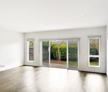 STUNNING 3 BEDROOM TOWNHOUSE IN A PRIME LOCATION - Photo 4