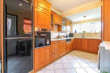 Cornwall Road, Kettering, NN16 - Photo 2