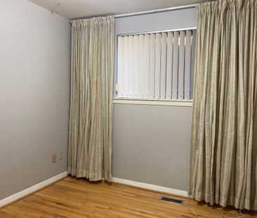 For Lease - 30 Roseglen Crescent Unit# Upper Unit, Toronto, Ontario - Photo 4