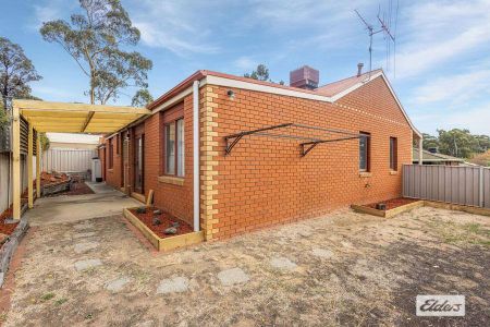Spacious and Comfortable Living in a Quiet Court - Photo 4
