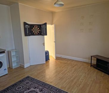 2 Bed Flat, Coundon, CV6 - Photo 4