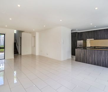 EXECUTIVE TOWNHOUSE - Photo 1