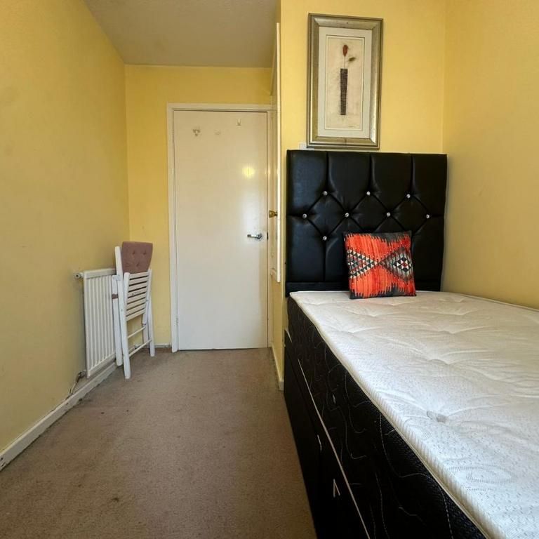 2 bedroom house share to rent - Photo 1