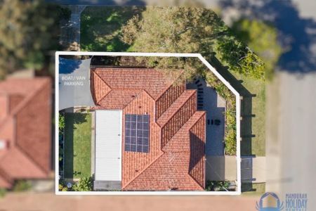 Fully Furnished 3x2 Home - Prime Location in Mandurah - Photo 2