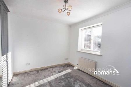 Ruth Close, Farnborough, GU14 - Photo 5