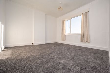 3 bedroom semi-detached house - Photo 5