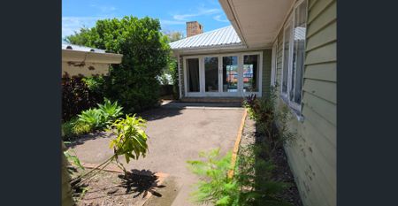 Brilliant Position for UQ - Photo 4