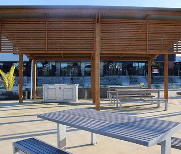 Charming 2 Bedrooms Low Maintenance - Photo 4