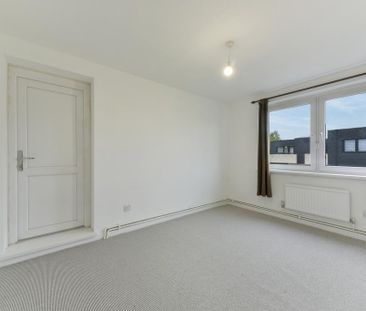 4 bedroom flat to rent - Photo 2
