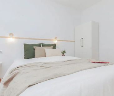 Plaça de Lesseps, Barcelona, Catalonia 08023 - Photo 3