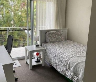 LARGE 2 STOREY 3 BEDROOM 2.5 BATHROOM TOWNHOUSE ON KAWANA ISLAND - Photo 5