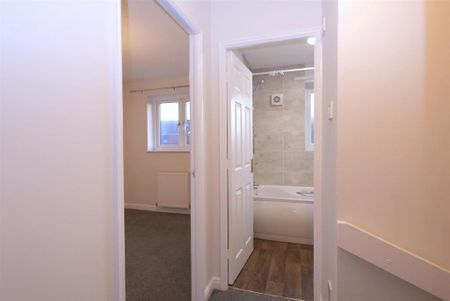 2 bedroom mews to rent - Photo 5