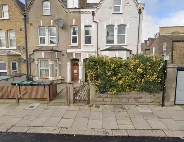 3 Bed Flat, Gladesmore Road, N15 - Photo 1