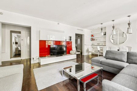 Appartement • Saint Philippe du Roule - Photo 2