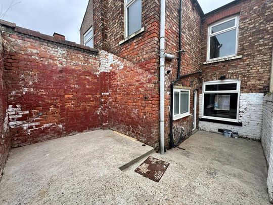 2 bedroom terraced house to rent - Photo 1