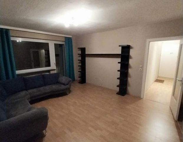 Helle 2-Zimmer-Wohnung mit Balkon und Einbauküche in Bahnhofsnähe - Foto 1