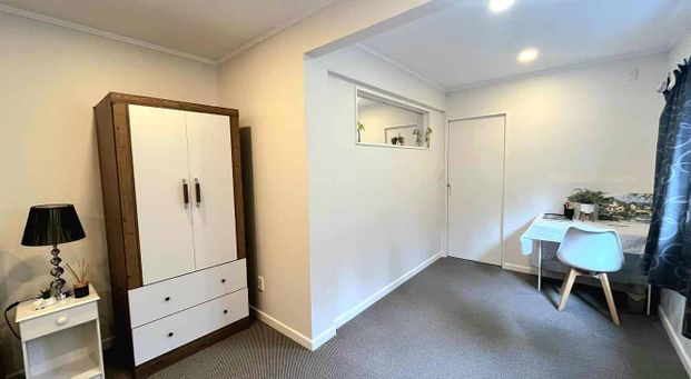 Self-Contained Guest Suite in Mairangi Bay area - Photo 1