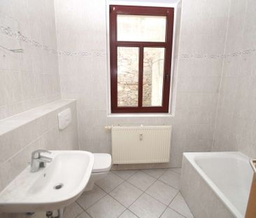 2-Zimmer-Wohnung mit BALKON, große Küche, Badewanne – frisch renoviert - Photo 4