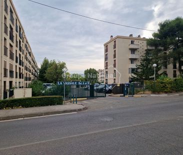 A Louer Aubagne Appartement de type 3, - Photo 3