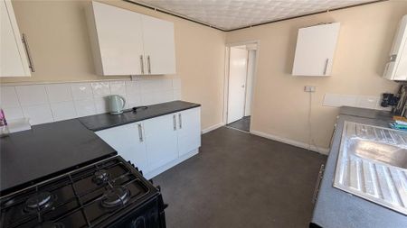 3 bedroom end of terrace house to rent - Photo 5