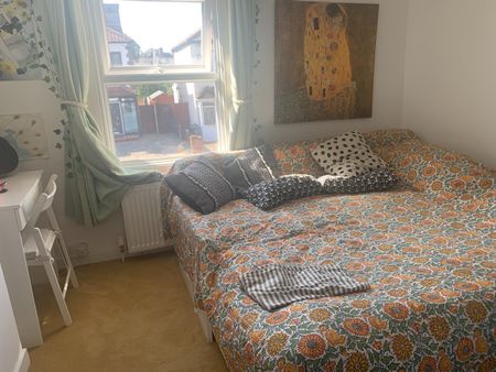 2 Bed Terraced House, Tamworth Lane, CR4 - Photo 3