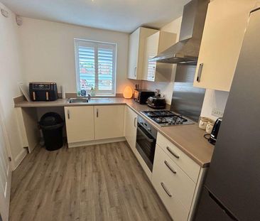 3 bedroom semi-detached house to rent - Photo 2