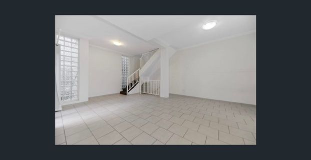 Spacious 3-Bedroom Furnished Duplex in Kingsford | Walk to UNSW | Prime Location! CONFIRM THE LEASE TERM IN ADVANCE! - Photo 1