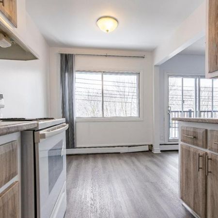 LIBRE ! 2x 4 1/2 rénové et très bien situé Lachine Montréal - Appartement à louer 2 chambres - Photo 3