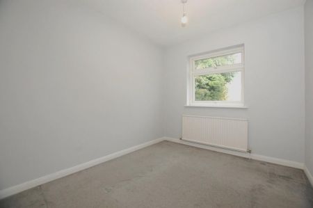 4 bedroom semi-detached house to rent - Photo 3