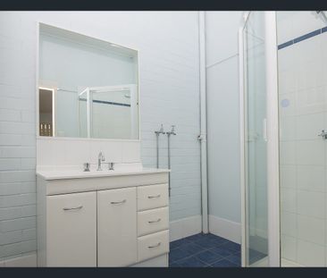 Leave the car at home - Spacious 1 Bedroom Unit - Photo 4