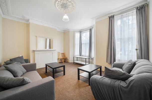 6 bedroom house to rent - Photo 1