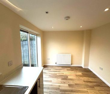 3 bedroom terraced house to rent - Photo 4