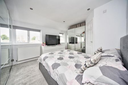 2 bedroom semi-detached house to rent - Photo 3