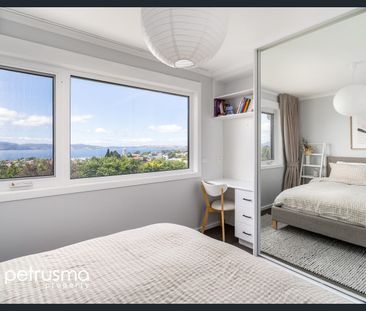 Private Townhouse with Views - Photo 3