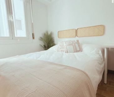 Room in a shared 7-bedroom apartment for rent in Guindalera - Photo 5
