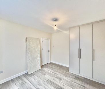 4 bedroom semi-detached house to rent - Photo 6