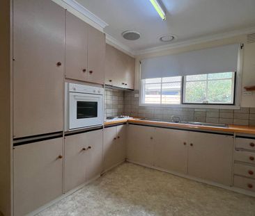 Quaint, Low Maintenance & Impeccably Positioned - Photo 4