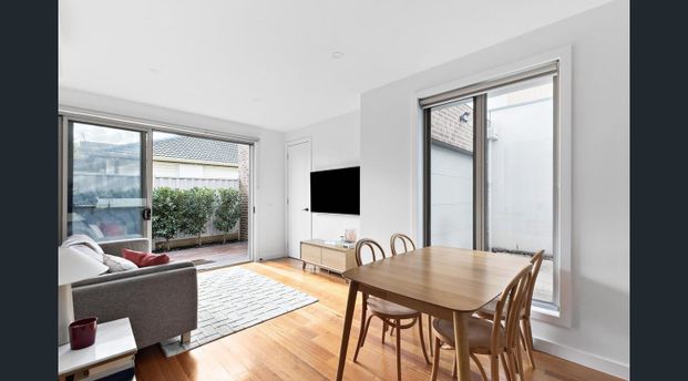 1/24 Mcnamara Avenue, Airport West VIC 3042 - Photo 1