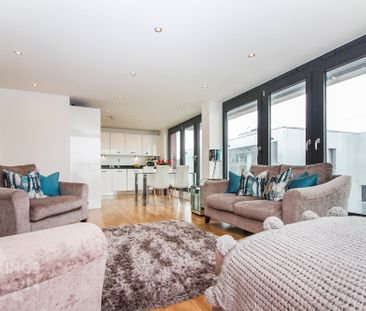 Robinson Bank, Geoffrey Watling Way, Norwich - Photo 5