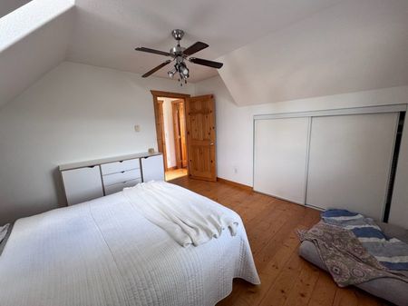 Carriage House, 2 bed, 1 bath: Knox Mountain- Dec.1st - Photo 4